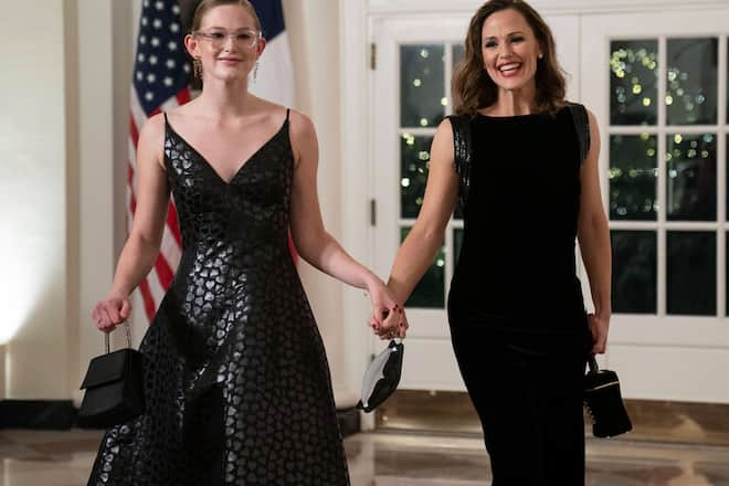Violet Affleck und Mutter Jennifer Garner bei einem Staatsdinner im Weissen Haus in Washington im Dezember 2022.