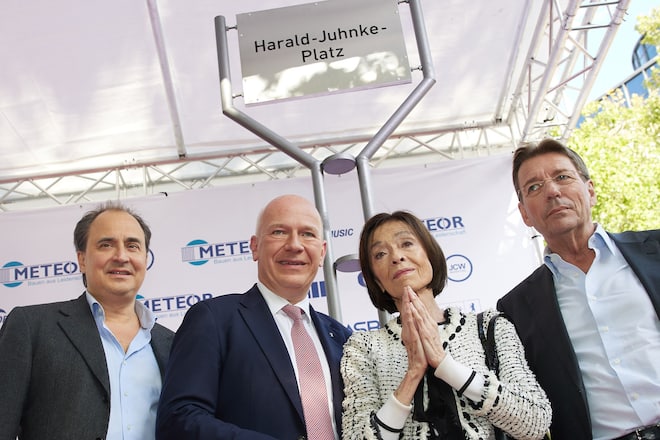 Oliver Juhnke, Kai Wegner, Susanne Juhnke und Peter Wolf (v.l.) bei der Zeremonie.