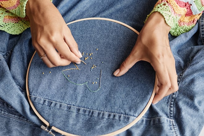 Mit ein wenig Kreativität lassen sich aus alten, langweiligen Basics neue Lieblingskleidungsstücke gestalten.