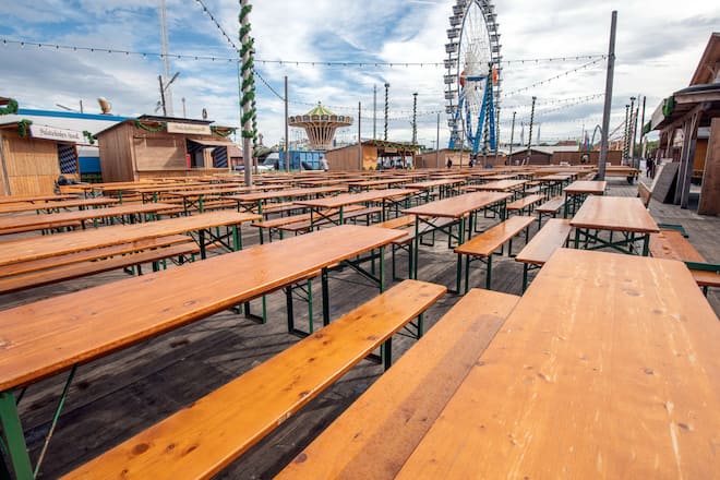 Die Tische auf der Wiesn bleiben vorerst leer.