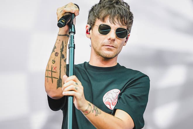 Louis Tomlinson spricht in einem neuen Interview über seinen verstorbenen Freund Liam Payne.