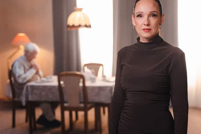 Carolin Kebekus setzt sich gemeinsam mit Lukas Podolski und Peter Maffay gegen Einsamkeit ein.