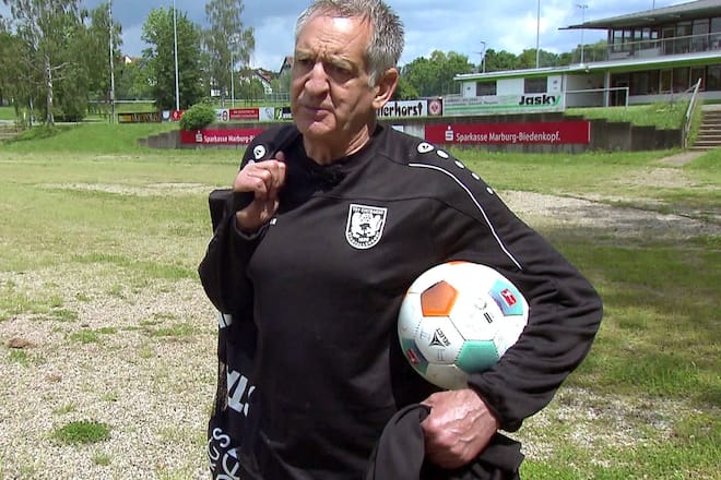 Vom Millionär zum Bürgergeldempfänger: Torwart-Legende Eike Immel ist nach seiner Fussball-Karriere tief gefallen.