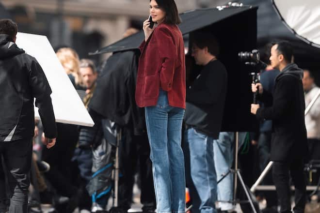 Baggy oder Skinny? Weder noch. Kendall Jenner in einer Goldilocks-Jeans.