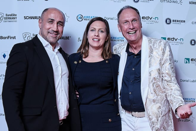Arthur Abraham (li.) mit GfK-Leiterin Innovation, Start Up & Investment, Christina Paap, und GfK-Gründer Winfried Vogt.
