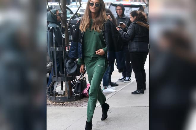 Auch Model Jourdan Dunn trägt Sweatpants im Alltag.