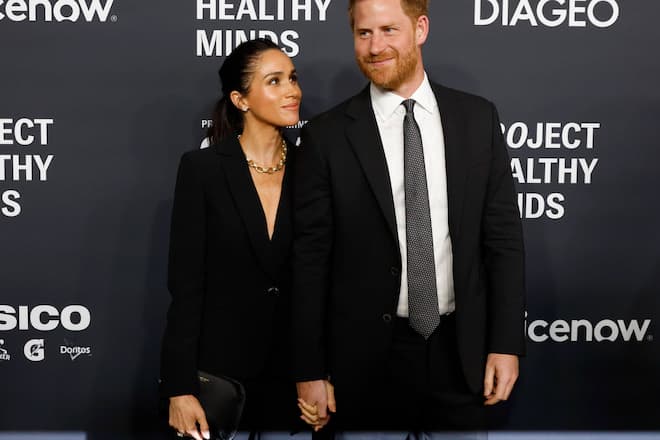 Herzogin Meghan und Prinz Harry sind unter den mehr als 800 Menschen, die die Erklärung unterschrieben haben.