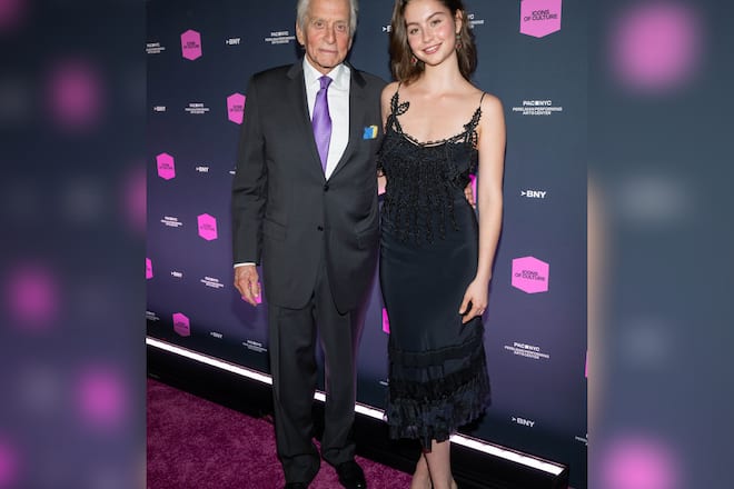 Stolzer Vater: Michael Douglas mit Tochter Carys Zeta Douglas bei der «Icons of Culture»-Gala in New York.