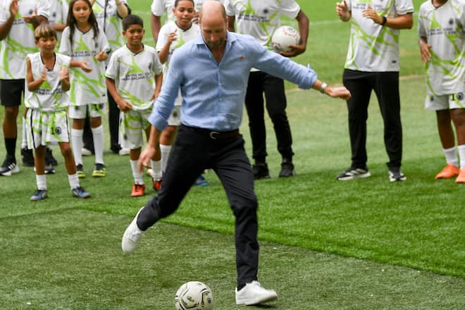 Prinz William trifft im Maracana-Stadion vom Punkt.