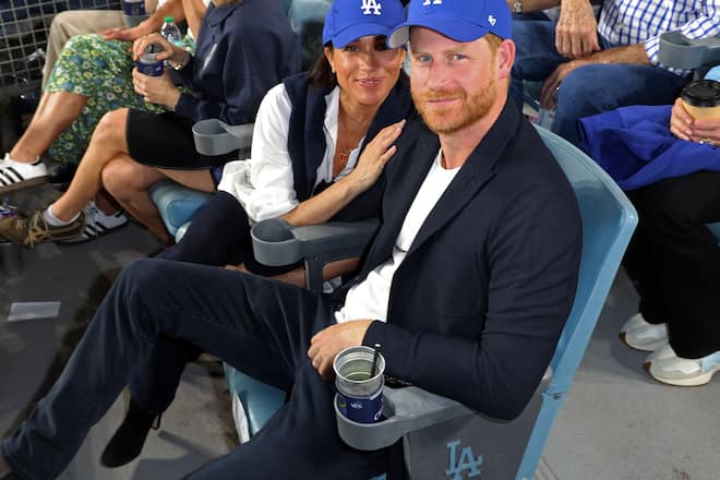 Auslöser des «Hatgate»: Harry und Meghan mit L.A.-Kappen beim Baseball