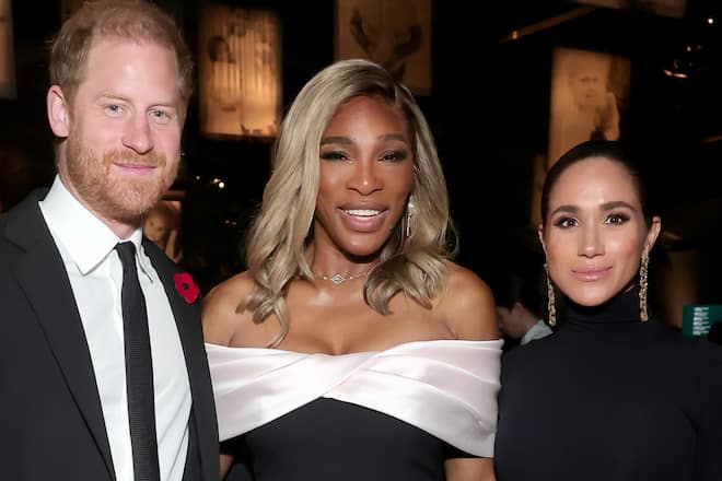 Prinz William und Herzogin Meghan nahmen Serena Williams in ihre Mitte.