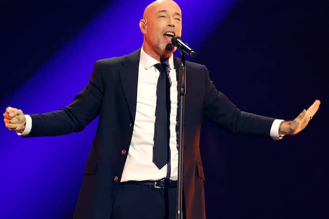 Beim Unheilig-Comeback stürzt der Graf von der Bühne.