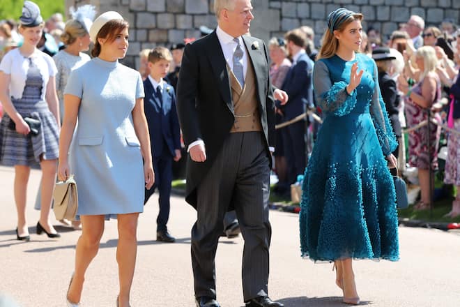 Prinz Andrew mit seinen Töchtern Prinzessin Beatrice (re.) und Prinzessin Eugenie.