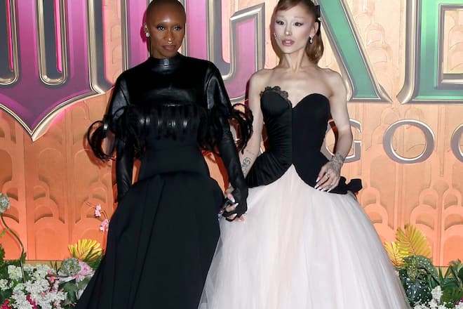 Cynthia Erivo (l.) und Ariana Grande zeigten sich auch bei der Premiere in New York City sehr vertraut.