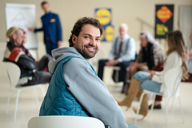 Jimi Blue Ochsenknecht in der Selbsthilfe-Gruppe «Sparen lernen».