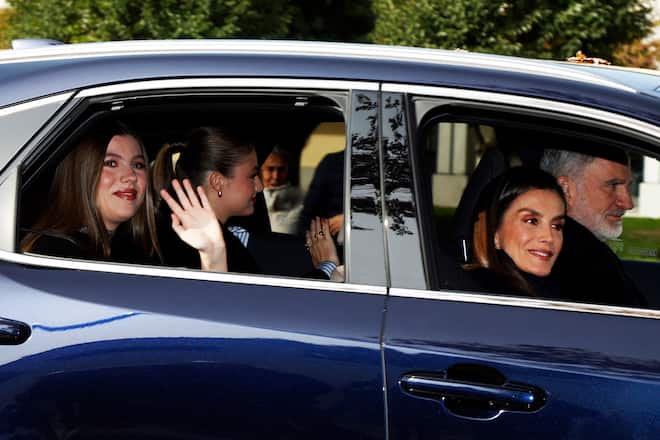 König Felipe und Königin Letizia kamen mit ihren Kindern Leonor und Sofía.