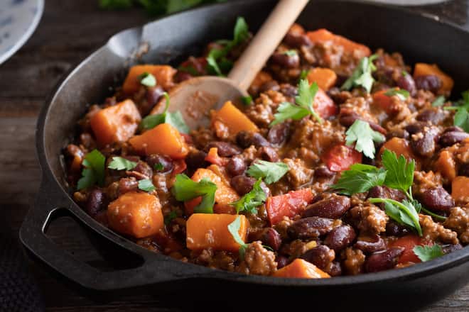 Dieser Eintopf ist einfach zubereitet und voller Geschmack.