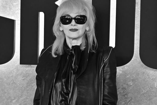 Die Musikwelt trauert um die Modedesignerin Pam Hogg. Sie kleidete zahlreiche Künstler und Promis ein.