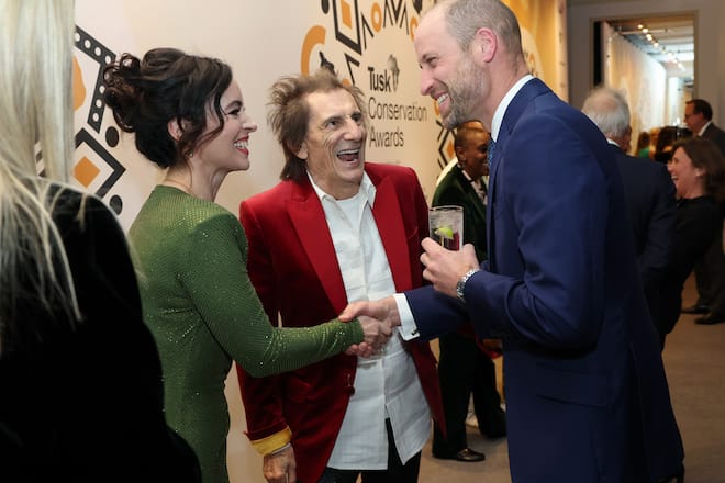 Prinz William mit Ron Wood und dessen Ehefrau Sally.
