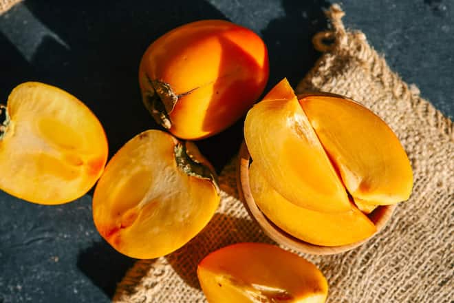 Die Kaki hat von Oktober bis April Saison.