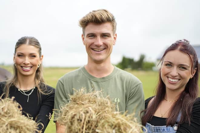 Selina (l.) oder Laura: Wer muss Friedrichs Hof verlassen?