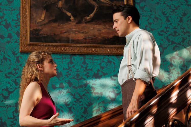 Alicia von Rittberg und Kostja Ullmann auf der berühmten «Dinner for One»-Treppe.