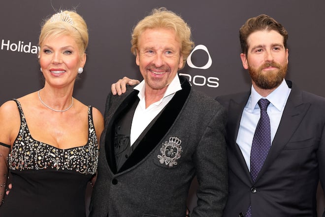 Thomas Gottschalk (mi.) mit Ehefrau Karina und Sohn Roman bei der Bambi-Verleihung 2023.