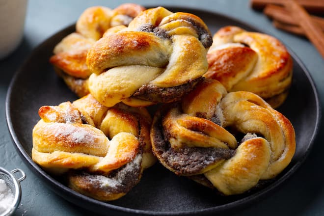 Die Zimt-Kardamom-Knoten bringen ein Stück Skandinavien in die eigenen vier Wände.