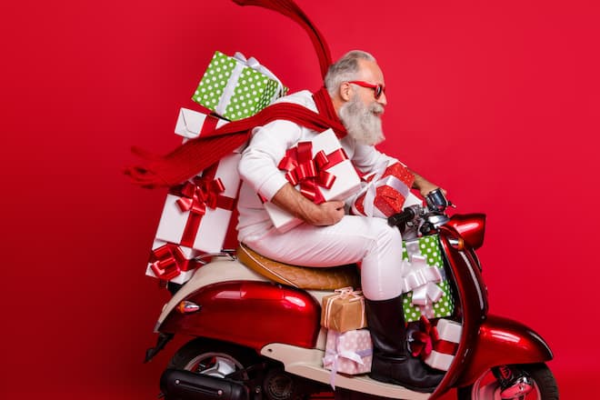 Rasend schnell ist Weihnachten da: So landen die Geschenke rechtzeitig unter dem Christbaum.