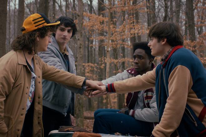 Die Jungs rüsten sich fürs Finale von «Stranger Things»: Gaten Matarazzo, Finn Wolfhard, Caleb McLaughlin und Noah Schnapp (v.l.n.r.).