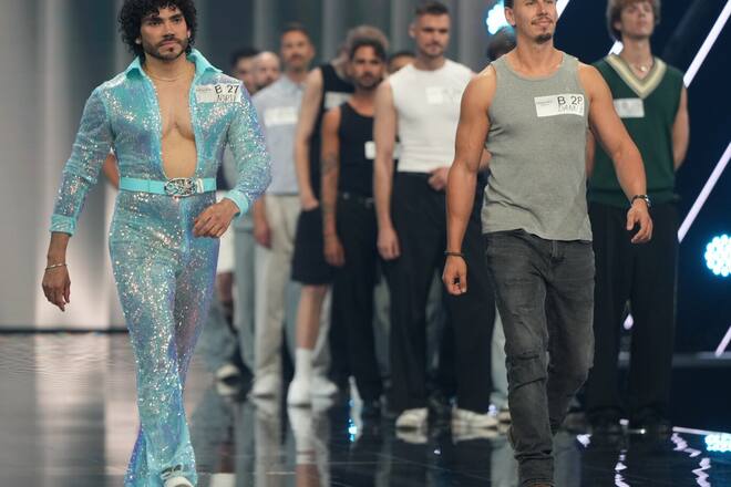 Norvi (l.) und Danny auf dem Laufsteg des Männer-Castings in Köln.