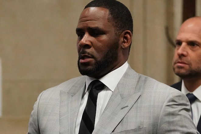 Der Sänger R. Kelly im Jahr 2019 vor Gericht.
