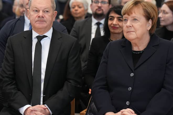 Am ökumenischen Gottesdienst im Vorfeld des Trauerstaatsakts für Rita Süssmuth nahmen auch Altkanzler Olaf Scholz und Altkanzlerin Angela Merkel teil.