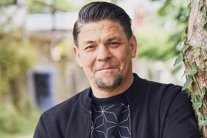 Tim Mälzer hat bei Instagram ein Foto vom «Kitchen Impossible»-Dreh veröffentlicht.