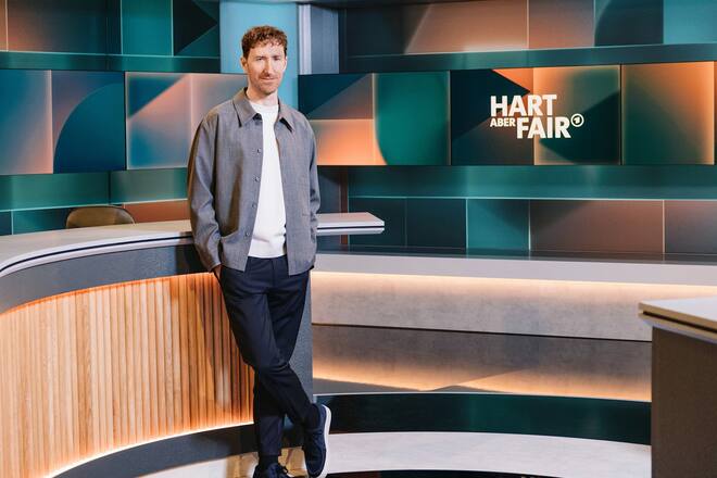 Louis Klamroth diskutiert montags in seiner ARD-Talkshow «Hart aber fair» mit prominenten Gästen.