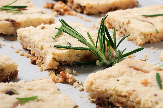 Mediterraner Genuss in kleinen Stücken - perfekt zum Snacken oder Teilen.