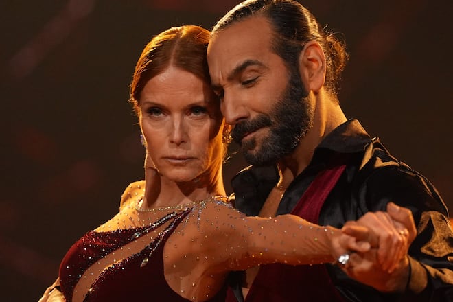 Ein Moment aus dem letzten TV-Tanz von Esther Schweins und Massimo Sinató im Wettbewerb von «Let's Dance».