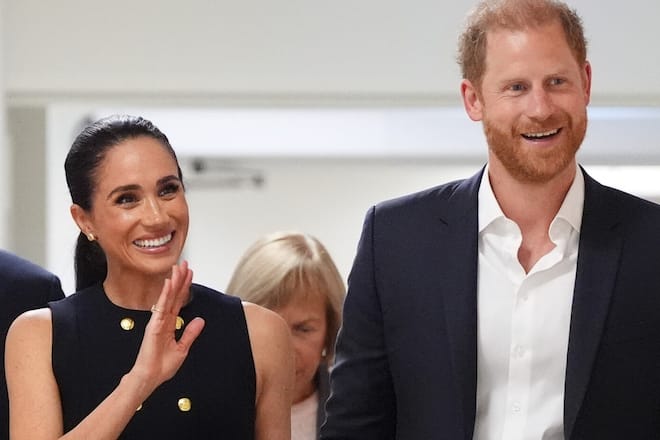 Herzogin Meghan und Prinz Harry zeigten sich zum Auftakt ganz entspannt und nahmen sich viel Zeit für die Kinder, ihre Familien und die Krankenhausmitarbeiter.