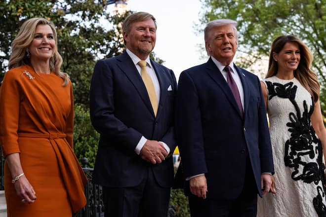 Gute Stimmung: Máxima und Willem-Alexander (l.) sowie Donald und Melania Trump posierten lachend für die Fotografen.