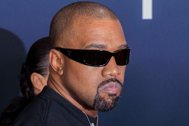 Kanye West sieht sich mit einer Klage konfrontiert.