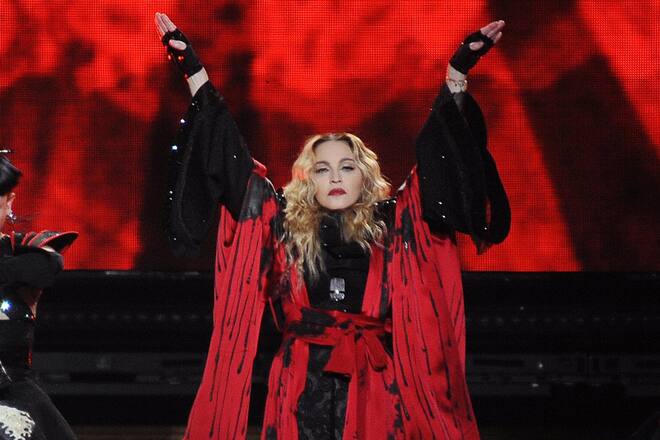 Madonna auf der Bühne.