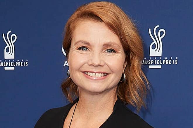 Annette Frier kam am 22. Januar 1974 in Köln zur Welt. Nach dem Abitur studierte sie drei Jahre klassisches Schauspiel an der «Schauspielschule der Keller» und kann heute auf ein breitgefächertes jahrzehntelanges Schaffen für TV- und Kinoproduktionen zurückblicken.