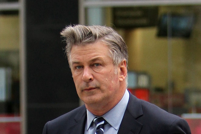 Alec Baldwin weist Vorwürfe der fahrlässigen Tötung weiter von sich.