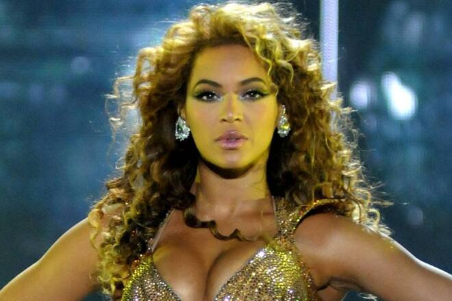 Beyoncé hat es zurück an die Spitze der Album-Charts geschafft.