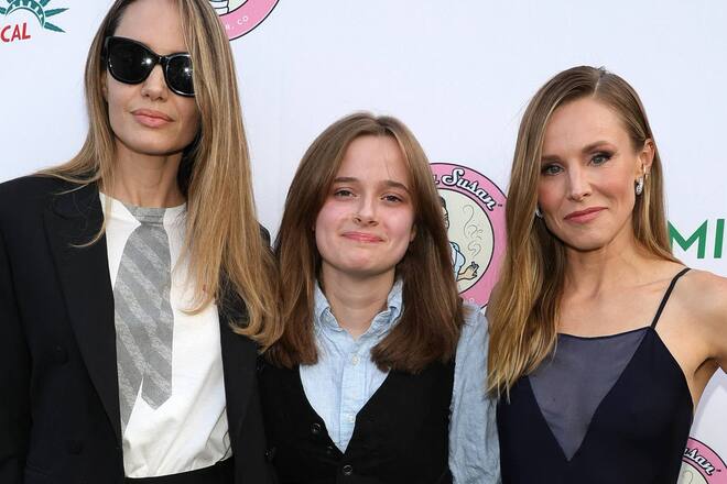 Angelina Jolie und Tochter Vivienne unterstützten ihre gute Freundin Kristen Bell (v.l.n.r.) bei der Premiere des Musicals «Reefer Madness: The Musical» in Los Angeles.