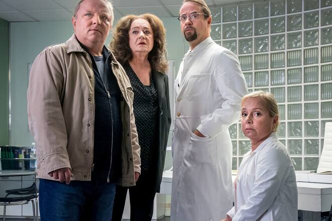 Eines der beliebtesten «Tatort»-Teams des Landes, hier im Fall «Spieglein, Spieglein» von 2019: Axel Prahl mit Mechthild Grossmann, Jan Josef Liefers und ChrisTine Urspruch (v.l.).