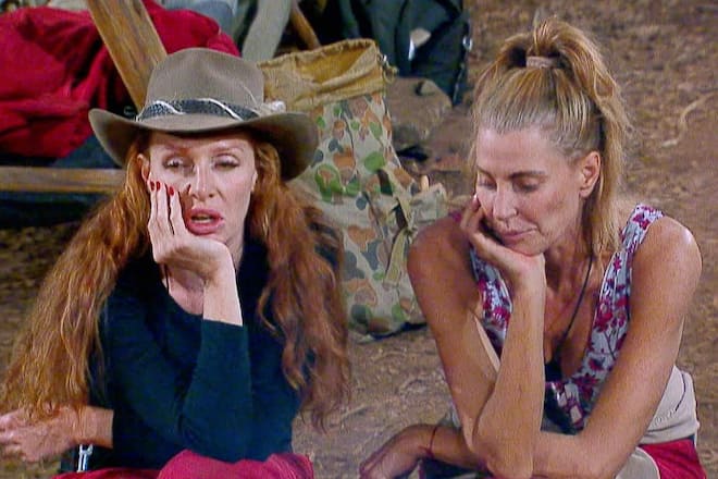 Georgina Fleur (li.) und Giulia Siegel nehmen wehmütig Abschied voneinander.