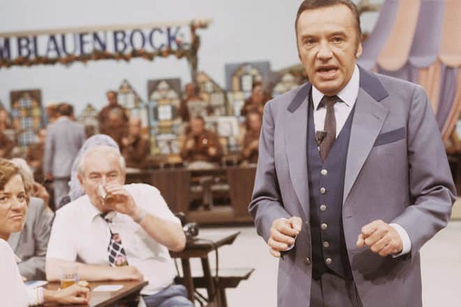 Star-Moderator Heinz Schenk in den Kulissen seiner TV-Show «Zum Blauen Bock».