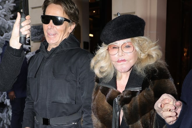 Jocelyn Wildenstein und Lloyd Klein wurden in Paris vor dem Fünf-Sterne-Hotel «Le Royal Monceau» fotografiert.