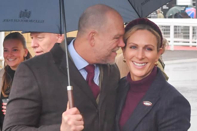 Mike und Zara Tindall beim Pferderennen in Cheltenham.
